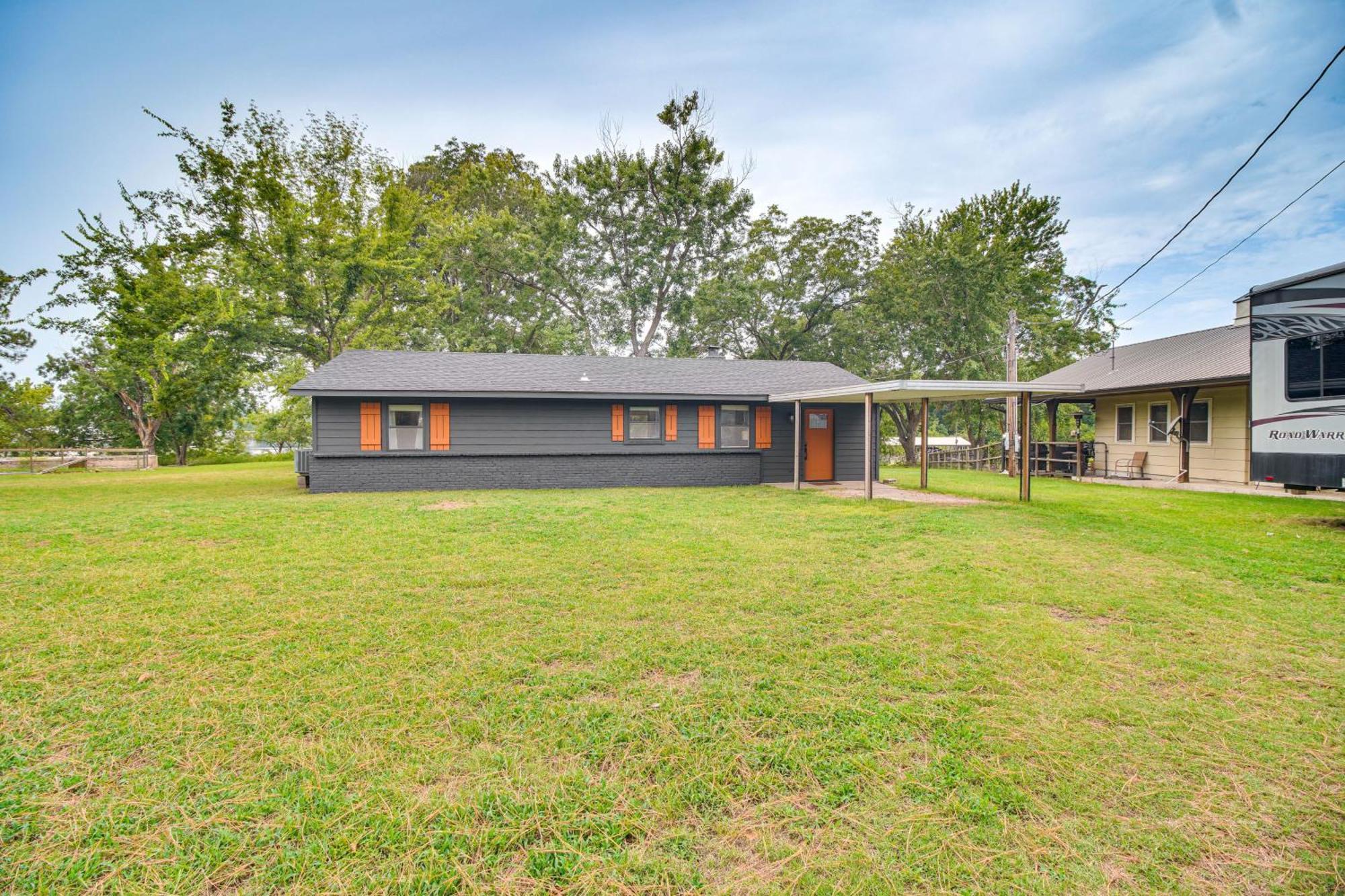 On-Site Lake Access Pet-Friendly Vinita Home Disney Exterior photo